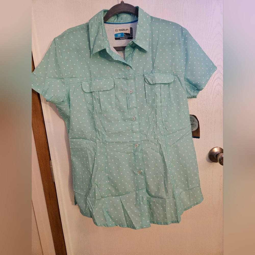 Magellan Outdoors Womens Fishing Shirt Size L in Mint and polkadot